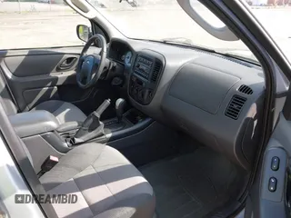 2006 Ford Escape XLS with VIN 1FMYU92Z46KD25072, listed as a IAAI auction lot 42132084 with 52,921 mi miles. Bid and sale history available at carsss.com. Image 5.