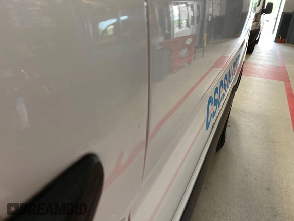 2018 Ford Transit z VIN 1FTYE1YM0JKB52111, wystawiony jako IAAI lot #42789026 z przebiegiem 132 936 mil mil oraz . Historia ofert i sprzedaży dostępna na DreamBid. Obrazek 12.