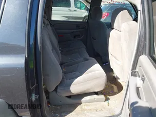 2006 Chevrolet Suburban LT with VIN 3GNEC16Z56G125032, listed as a IAAI auction lot 41836586 with 239,472 mi miles. Bid and sale history available at carsss.com. Image 8.