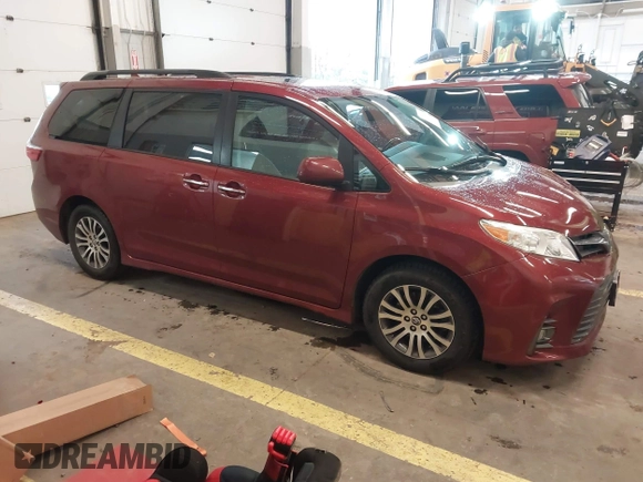 2018 Toyota Sienna XLE Auto Access Seat with VIN 5TDYZ3DC8JS935926, listed as a IAAI auction lot 41630567 with 105,224 mi miles. Bid and sale history available at carsss.com. Image 1.
