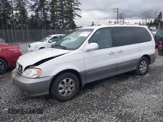 2005 Kia Sedona LX with VIN KNDUP132X56742698, listed as a IAAI auction lot 41637967 with 118,346 mi miles. Bid and sale history available at carsss.com. Image 2.