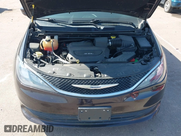 2017 Chrysler Pacifica Touring with VIN 2C4RC1DG7HR695171, listed as a IAAI auction lot 42230782 with 114,273 mi miles and . Bid and sale history available at DreamBid. Image 10.