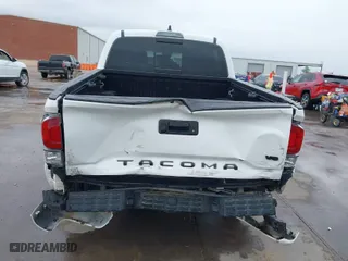 2021 Toyota Tacoma 4WD SR with VIN 5TFCZ5AN3MX265793, listed as a IAAI auction lot 41953190 with 94,648 mi miles. Bid and sale history available at carsss.com. Image 16.