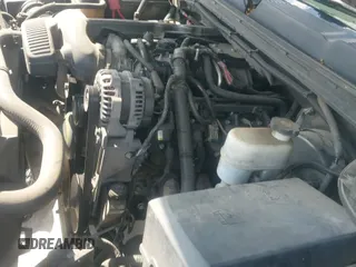 2007 Chevrolet Silverado 1500 1LT z VIN 2GCEC13J171602458, wystawiony jako IAAI lot #43395210 z przebiegiem 276 911 mil mil oraz . Historia ofert i sprzedaży dostępna na DreamBid. Obrazek 18.
