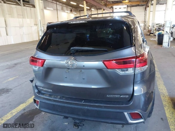 2017 Toyota Highlander Limited with VIN 5TDDZRFH6HS421769, listed as a IAAI auction lot 40526495 with 134,608 mi miles. Bid and sale history available at carsss.com. Image 17.