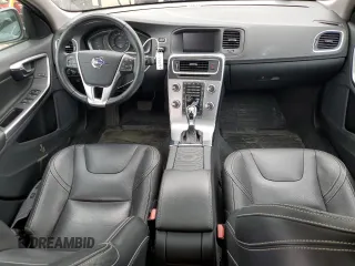 2018 Volvo S60 Dynamic z VIN YV126MFL8J2456490, wystawiony jako Copart lot #56557475 z przebiegiem 70 224 mil mil oraz Szkoda całkowita • Salvage title. Historia ofert i sprzedaży dostępna na DreamBid. Obrazek 8.