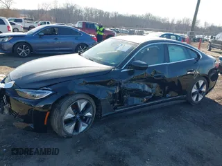 2024 BMW i4 eDrive40 z VIN WBY73AW02RFT29049, wystawiony jako IAAI lot #41636126 z przebiegiem 6670 mil mil oraz . Historia ofert i sprzedaży dostępna na DreamBid. Obrazek 6.