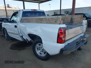 2005 Chevrolet Silverado 1500 Work Truck with VIN 1GCEC14V75Z152255, listed as a IAAI auction lot 42029731 with 270,545 mi miles. Bid and sale history available at carsss.com. Image 3.