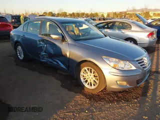 2009 Hyundai Genesis with VIN KMHGC46E19U043618, listed as a IAAI auction lot 41675082 with 108,568 mi miles. Bid and sale history available at carsss.com. Image 1.