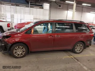 2016 Toyota Sienna XLE with VIN 5TDYK3DCXGS697980, listed as a IAAI auction lot 41500895 with 94,750 mi miles. Bid and sale history available at carsss.com. Image 15.