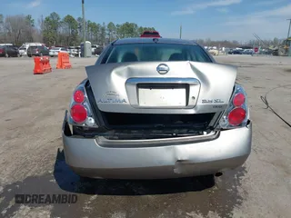 2005 Nissan Altima 3.5 SE with VIN 1N4BL11DX5C353106, listed as a IAAI auction lot 41833288 with 148,146 mi miles. Bid and sale history available at carsss.com. Image 16.