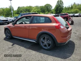 2012 Volvo C30 z VIN YV1672MK8C2278015, wystawiony jako Copart lot #58327835 z przebiegiem Nie podano mil oraz Tytuł czysty. Historia ofert i sprzedaży dostępna na DreamBid. Obrazek 2.