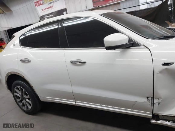 2020 Maserati Levante S with VIN ZN661YUA2LX344769, listed as a IAAI auction lot 41581104 with NaN miles. Bid and sale history available at carsss.com. Image 13.