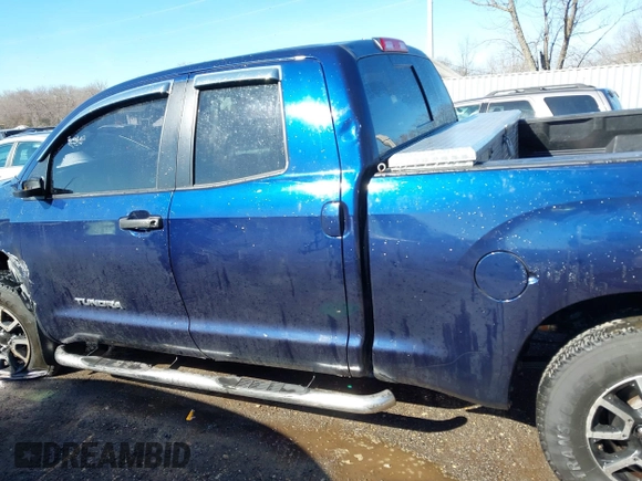2013 Toyota Tundra z VIN 5TFUM5F14DX043076, wystawiony jako IAAI lot #41633905 z przebiegiem 157 850 mil mil oraz . Historia ofert i sprzedaży dostępna na DreamBid. Obrazek 14.