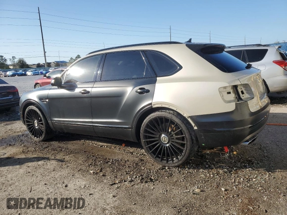 2017 Bentley Bentayga W12 z VIN SJAAC2ZVXHC016000, wystawiony jako Copart lot #43702555 z przebiegiem 46 172 mil mil oraz Szkody całkowita. Historia ofert i sprzedaży dostępna na DreamBid. Obrazek 2.