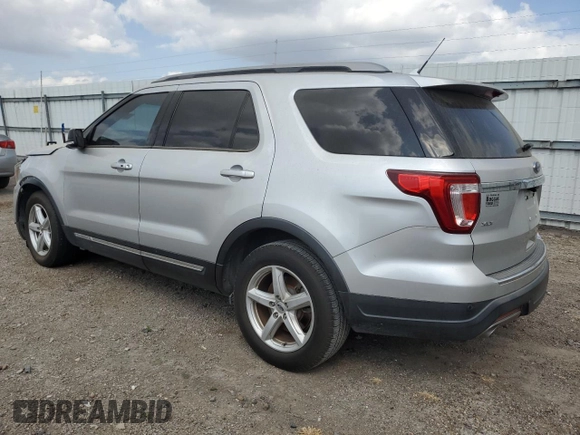 2018 Ford Explorer XLT z VIN 1FM5K7D85JGA54665, wystawiony jako Copart lot #50333465 z przebiegiem 59 877 mil mil oraz Szkoda całkowita • Salvage title. Historia ofert i sprzedaży dostępna na DreamBid. Obrazek 2.