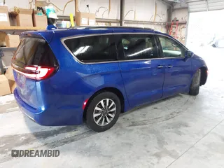 2021 Chrysler Pacifica Touring L z VIN 2C4RC1BGXMR503108, wystawiony jako IAAI lot #41914136 z przebiegiem 98 685 mil mil oraz . Historia ofert i sprzedaży dostępna na DreamBid. Obrazek 4.