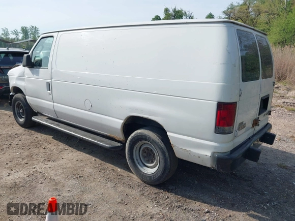 2009 Ford Econoline Cargo with VIN 1FTNE24W89DA31505, listed as a IAAI auction lot 42066233 with 267,327 mi miles. Bid and sale history available at carsss.com. Image 3.
