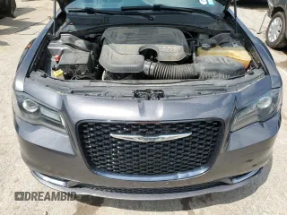2015 Chrysler 300 S z VIN 2C3CCAGG8FH899454, wystawiony jako Copart lot #59947615 z przebiegiem 113 942 mil mil oraz Szkoda całkowita • Salvage title. Historia ofert i sprzedaży dostępna na DreamBid. Obrazek 11.