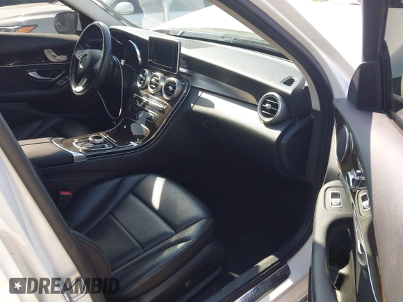 2017 Mercedes-Benz C 300 с VIN 55SWF4JB6HU188700, выставлен на аукционе IAAI как лот 42390502 с пробегом 105 653 миль миль и . История ставок и продаж доступна на DreamBid. Изображение 5.