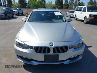 2014 BMW 3 Series 328i z VIN WBA3C1C52EK108811, wystawiony jako IAAI lot #42213041 z przebiegiem 65 634 mil mil oraz . Historia ofert i sprzedaży dostępna na DreamBid. Obrazek 12.