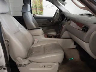 2007 Chevrolet Suburban LT with VIN 1GNFK16387J352797, listed as a IAAI auction lot 42310897 with 208,836 mi miles and . Bid and sale history available at DreamBid. Image 5.