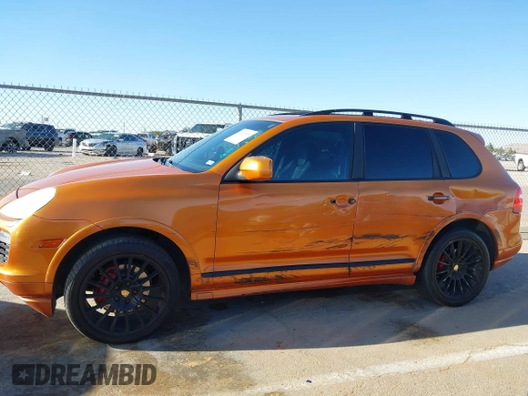 2008 Porsche Cayenne GTS z VIN WP1AD29P48LA72431, wystawiony jako IAAI lot #42437071 z przebiegiem 202 497 mil mil oraz . Historia ofert i sprzedaży dostępna na DreamBid. Obrazek 14.