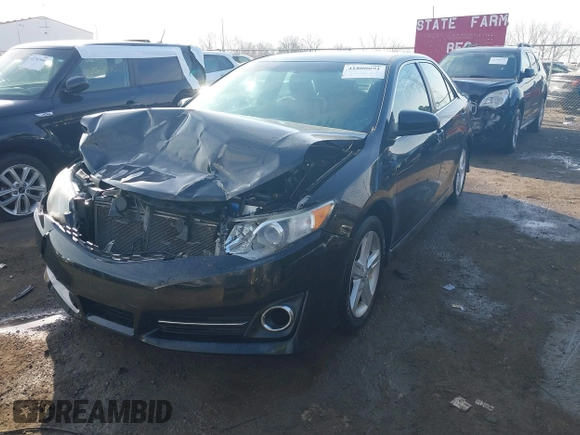 2014 Toyota Camry L with VIN 4T1BF1FK5EU778358, listed as a IAAI auction lot 41800091 with 136,918 mi miles. Bid and sale history available at carsss.com. Image 2.