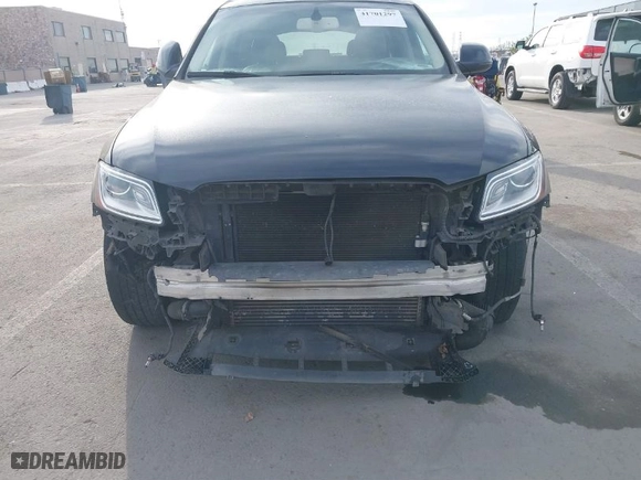 2014 Audi Q5 Premium Plus with VIN WA1LFAFP8EA106410, listed as a IAAI auction lot 41701297 with 131,735 mi miles. Bid and sale history available at carsss.com. Image 6.