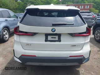 2023 BMW X1 xDrive28i с VIN WBX73EF06P5W91223, выставлен на аукционе IAAI как лот 42379129 с пробегом 9 982 миль миль и . История ставок и продаж доступна на DreamBid. Изображение 17.