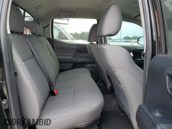 2023 Toyota Tacoma SR z VIN 3TMCZ5AN2PM636047, wystawiony jako Copart lot #55174225 z przebiegiem 15 913 mil mil oraz Szkoda całkowita • Salvage title. Historia ofert i sprzedaży dostępna na DreamBid. Obrazek 10.