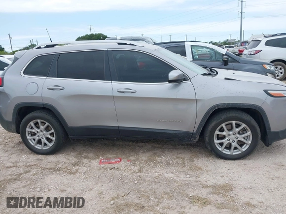 2018 Jeep Cherokee Latitude with VIN 1C4PJLCX4JD559096, listed as a IAAI auction lot 41925282 with 127,488 mi miles and . Bid and sale history available at DreamBid. Image 13.