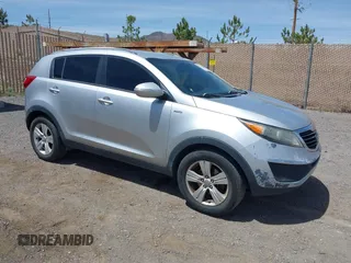2011 Kia Sportage LX z VIN KNDPBCA20B7017756, wystawiony jako IAAI lot #42272296 z przebiegiem 205 630 mil mil oraz . Historia ofert i sprzedaży dostępna na DreamBid. Obrazek 1.