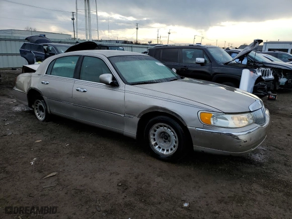 2001 Lincoln Town Car Executive with VIN 1LNHM81W81Y700002, listed as a Copart auction lot 47018365 with 129,456 mi miles and Salvage Title. Bid and sale history available at carsss.com. Image 4.