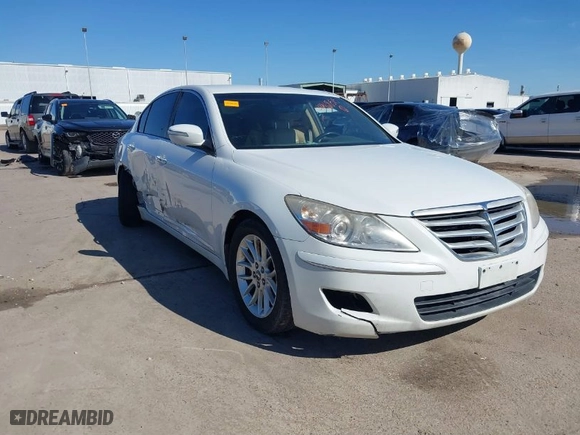 2011 Hyundai Genesis with VIN KMHGC4DE5BU117888, listed as a IAAI auction lot 41468515 with 226,894 mi miles. Bid and sale history available at carsss.com. Image 1.