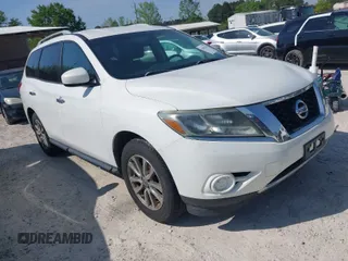 2013 Nissan Pathfinder SV with VIN 5N1AR2MM2DC675979, listed as a IAAI auction lot 42024315 with 468,225 mi miles. Bid and sale history available at carsss.com. Image 1.