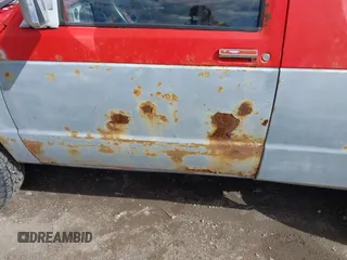 1984 Chevrolet Blazer z VIN 1G8CT18B1E8203630, wystawiony jako IAAI lot #42143372 z przebiegiem 15 mil mil oraz . Historia ofert i sprzedaży dostępna na DreamBid. Obrazek 12.
