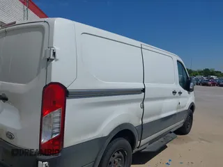 2019 Ford Transit z VIN 1FTYR1YG6KKA31664, wystawiony jako IAAI lot #42004855 z przebiegiem 132 828 mil mil oraz . Historia ofert i sprzedaży dostępna na DreamBid. Obrazek 4.