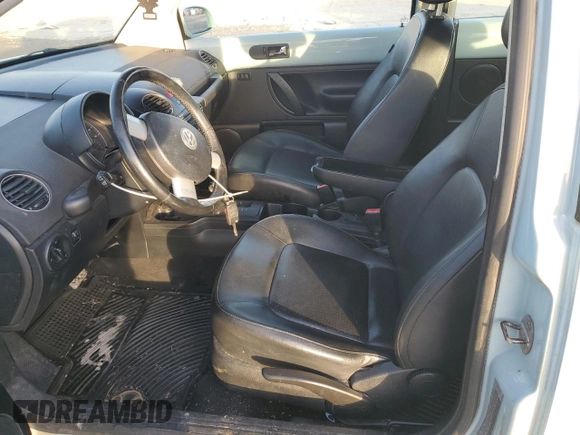 2010 Volkswagen Beetle z VIN 3VWRG3AG6AM026730, wystawiony jako Copart lot #84917584 z przebiegiem Nie podano mil oraz Szkoda całkowita • Salvage title. Historia ofert i sprzedaży dostępna na DreamBid. Obrazek 7.