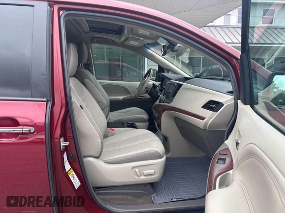 2013 Toyota Sienna XLE с VIN 5TDDK3DC3DS058382, выставлен на аукционе IAAI как лот 42521554 с пробегом 276 065 миль миль и . История ставок и продаж доступна на DreamBid. Изображение 5.