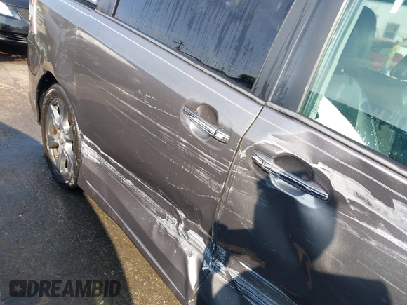 2017 Toyota Sienna SE with VIN 5TDXZ3DC4HS799333, listed as a IAAI auction lot 42424153 with 110,792 mi miles and . Bid and sale history available at DreamBid. Image 17.