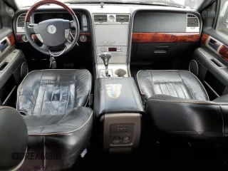 2006 Lincoln Navigator Luxury with VIN 5LMFU28596LJ14279, listed as a Copart auction lot 75733104 with 171,803 mi miles and Non Repairable. Bid and sale history available at carsss.com. Image 8.