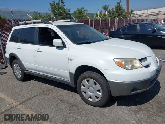 2005 Mitsubishi Outlander XLS with VIN JA4LX41F55U045917, listed as a IAAI auction lot 40450668 with 115,583 mi miles. Bid and sale history available at carsss.com. Image 1.