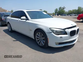 2009 BMW 7 Series 750Li z VIN WBAKB83529CY58927, wystawiony jako IAAI lot #42356768 z przebiegiem 123 883 mil mil oraz . Historia ofert i sprzedaży dostępna na DreamBid. Obrazek 1.
