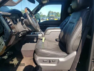 2015 Ford F-350 Platinum z VIN 1FT8W3BTXFEA30693, wystawiony jako Copart lot #61465335 z przebiegiem 296 574 mil mil oraz Szkoda całkowita • Salvage title. Historia ofert i sprzedaży dostępna na DreamBid. Obrazek 7.