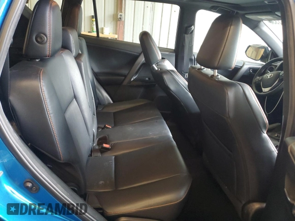 2017 Toyota RAV4 SE z VIN 2T3JFREV8HW662721, wystawiony jako Copart lot #63661335 z przebiegiem 170 168 mil mil oraz Szkoda całkowita • Salvage title. Historia ofert i sprzedaży dostępna na DreamBid. Obrazek 11.