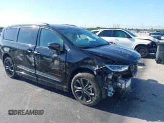 2024 Chrysler Pacifica Touring L with VIN 2C4RC1BG6RR152382, listed as a IAAI auction lot 42316938 with 3,572 mi miles and . Bid and sale history available at DreamBid. Image 1.