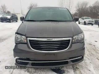 2015 Chrysler Town & Country S with VIN 2C4RC1HG2FR725832, listed as a Copart auction lot 41791145 with 196,273 mi miles and Clean Title. Bid and sale history available at DreamBid. Image 5.