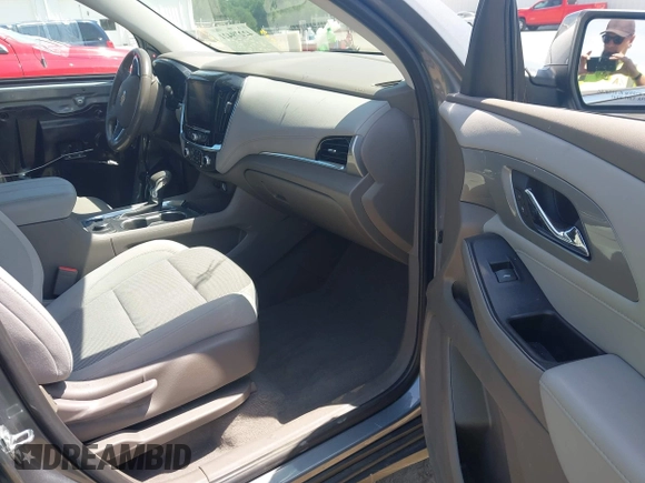 2021 Chevrolet Traverse LT Cloth z VIN 1GNEVGKW8MJ193233, wystawiony jako IAAI lot #42279421 z przebiegiem 66 924 mil mil oraz . Historia ofert i sprzedaży dostępna na DreamBid. Obrazek 5.