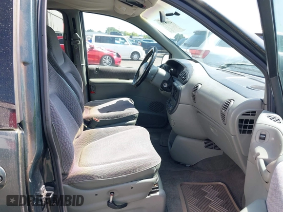 2000 Dodge Grand Caravan with VIN 1B4GT44L4YB583087, listed as a IAAI auction lot 42081647 with Not Provided miles and . Bid and sale history available at DreamBid. Image 5.